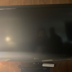 Sony 50 inches comes with the remotes